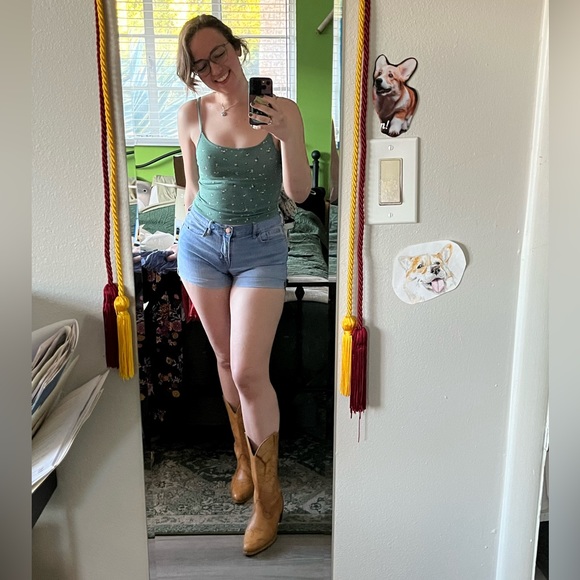 Meet your Posher, Gemma - Picture 7 of 7